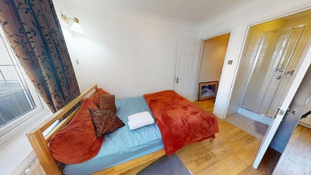 1 bedroom in a house share to rent - Photo 1