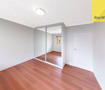 Prime Location! - Photo 2