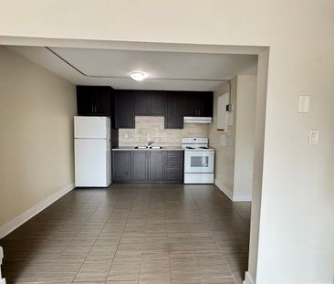 For Lease - 14810 Yonge Street Unit# 205, Aurora, Ontario - Photo 2