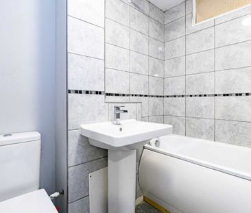 2 bed Flat for rent - Photo 6