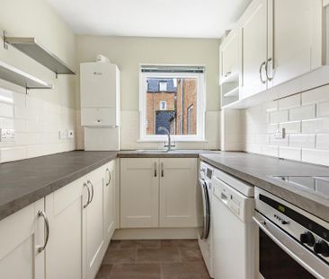 2 bedroom flat to rent - Photo 2