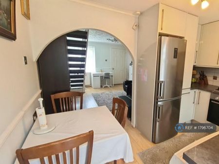 2 bedroom terraced house to rent - Photo 3