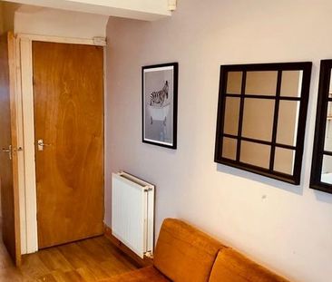 6 bedroom detached house to rent - Photo 2