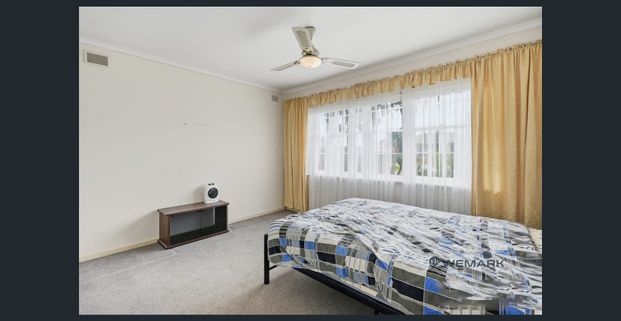 Relaxed Living in the Heart of Parafield Gardens! 🌿 - Photo 1