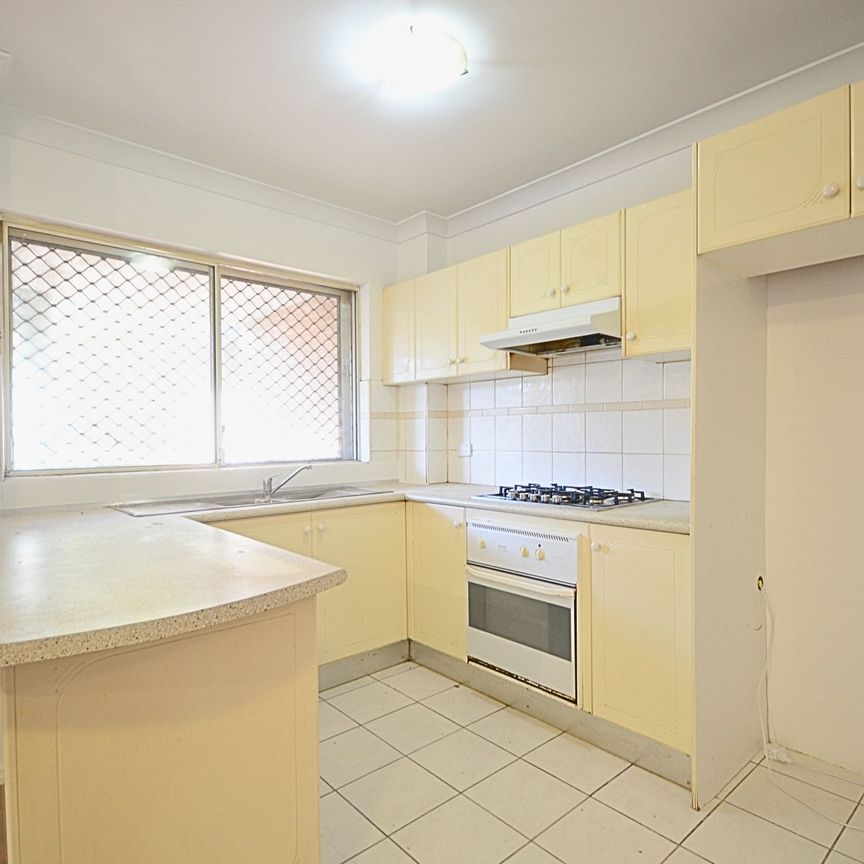 2 Bedroom Plus Study Unit in Handy Location&excl; - Photo 1