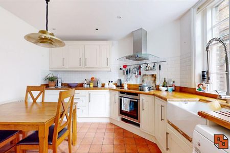 4 bedroom semi-detached house to rent - Photo 3