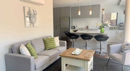 Immaculate Executive Inner City Apartment with Stunning River Location! - Photo 3