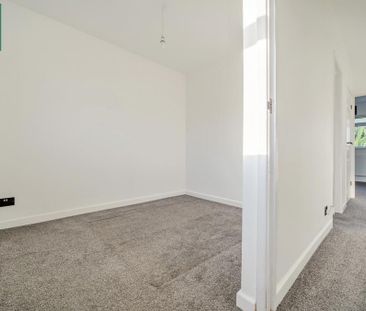 2 bedroom end of terrace house to rent - Photo 2