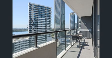 Furnished Residence | Floorboards throughout | Large balcony with water views - Photo 4