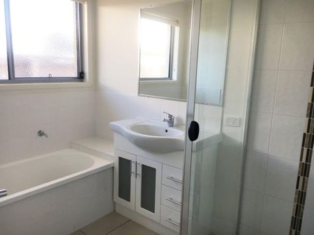 FAMILY HOME IN BEACONSFIELD HEIGHTS - Photo 4