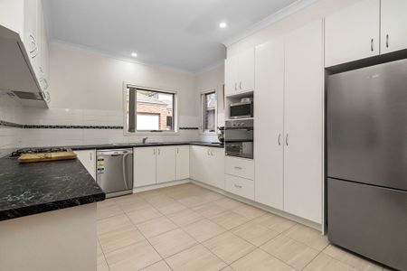 Stylish, Spacious & Set in the Frankston High School Zone - Photo 2
