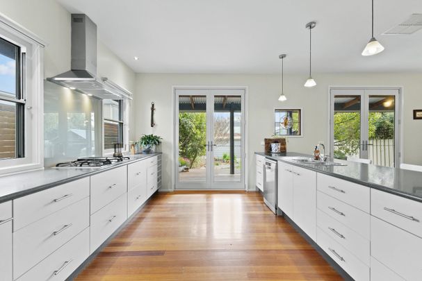 33 Cassels Road, Brunswick VIC 3056 - Photo 1