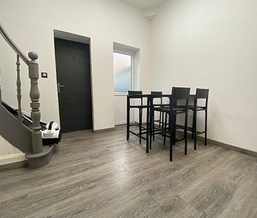 ROUBAIX - Dans maison de ville renovée avec 6 chambres meublées avec douche et WC privatifs + cour - Photo 2
