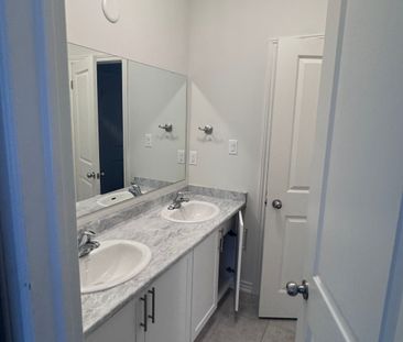 For Lease - 1222 Plymouth Drive, Oshawa, Ontario - Photo 2