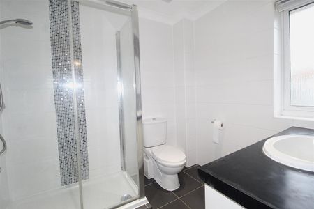 4 Bedroom House - Detached To Let - Photo 5