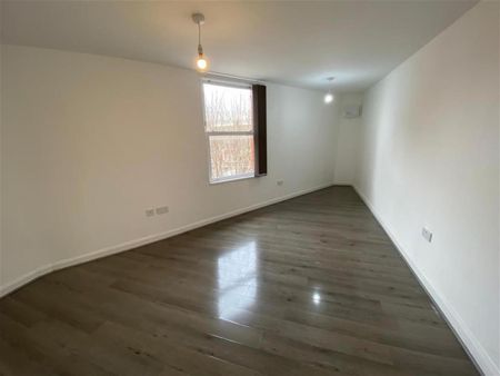 1 bedroom Flat To Let - Photo 5