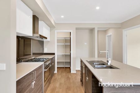 Spacious Family Home in Prime Mernda Location - Photo 3