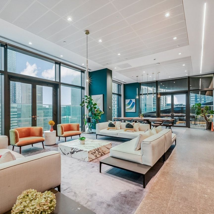 Amory Tower, 203 Marsh Wall, London, E14 - Photo 1