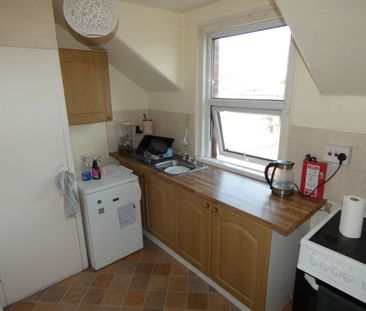 1 bed Studio Apartment - To Let - Photo 3