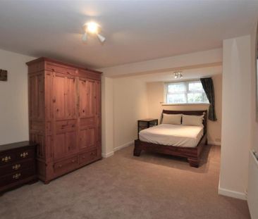 3 bedroom flat to rent - Photo 3