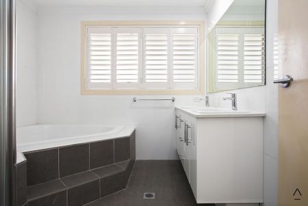 Grand Family Residence in Prestons - Photo 3