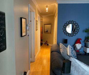 MÉTRO LAVAL 31/2 HAUT DE TRIPLEX LIBRE LE 1er AVRIL - Photo 1