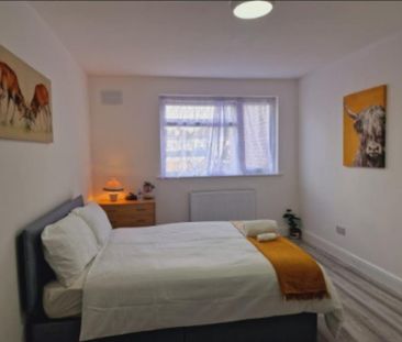 4 bedroom semi-detached house to rent - Photo 6