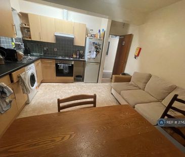 3 bedroom flat to rent - Photo 4