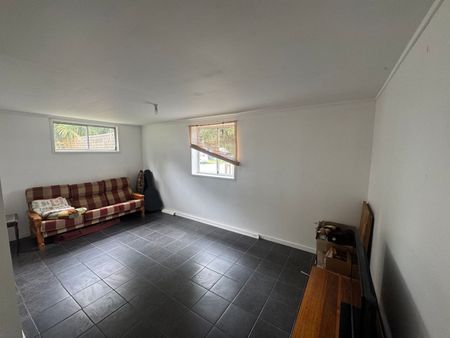 Large Family Home Nestled In Quiet Cul-de-sac - Photo 2