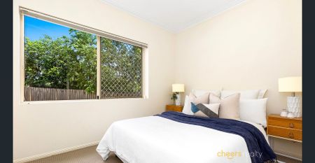 Cosy Lifestyle Spacious Unit ! - Photo 2