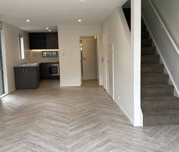 2 plus bedroom 2 level townhouse in wonderful area - Photo 2