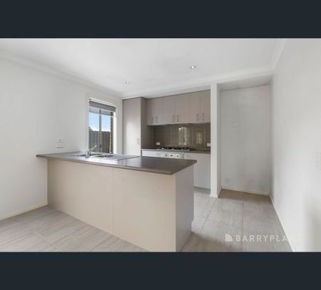 45 Morgan Crescent, Werribee, Vic 3030 - Photo 2