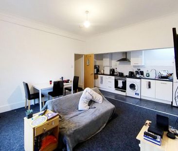 New Walk, Leicester - Photo 4