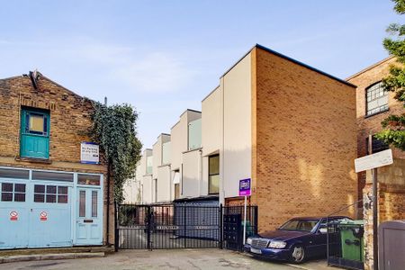 2 bedroom mews to rent - Photo 5