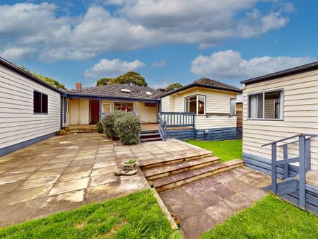 Charming Family Home with Self-Contained Bungalow in Box Hill North - Photo 4