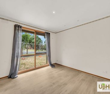 Spacious Family Home on a Generous 823 sqm Block - Photo 3