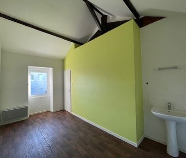Location Appartement 4 pièces 77m² LA ROCHE SUR YON 85000 - Photo 6