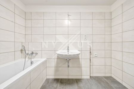 Pronájem bytu 3+kk 71 m², Strančická 3506, Praha - Photo 3
