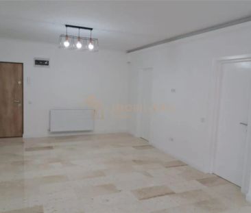 Apartament cu 3 camere ,pretabil pentru birouri - Fotografie 1