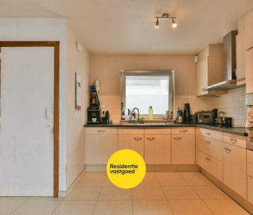 Ruim duplex appartement met tuin en inclusief garage te Eernegem - Photo 4