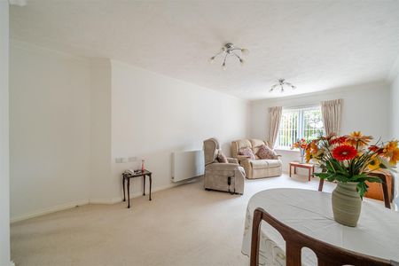 Greenacres Lodge, Warlingham - Photo 2