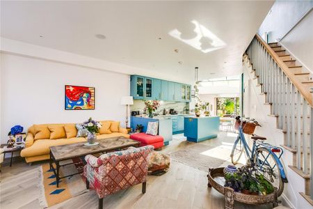 4 bedroom end of terrace house to rent - Photo 5