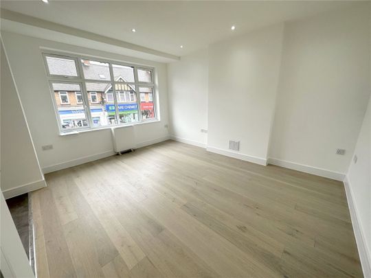 The Broadway, NW7, London - Photo 1