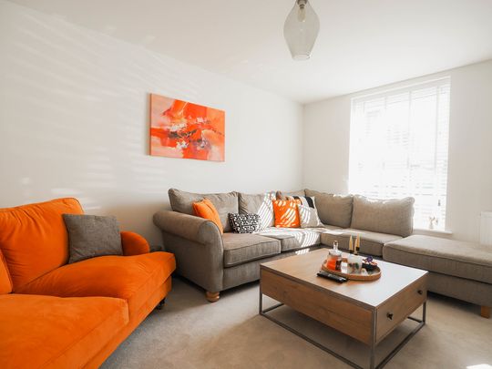 3 bedroom semi-detached to let - Photo 1