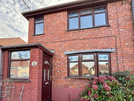 Semi-detached house to rent on - Photo 3