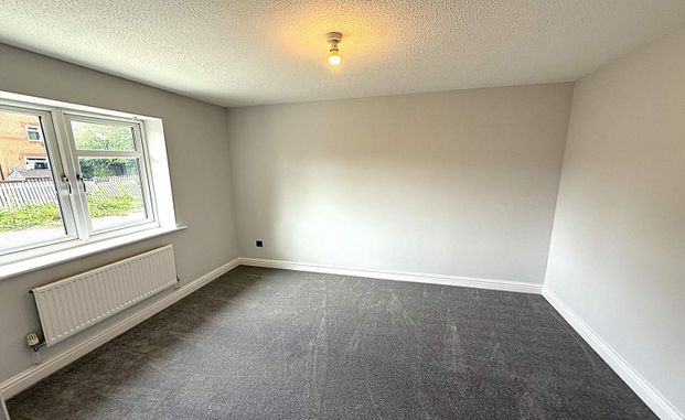 Deepwell Avenue, Halfway, Sheffield, S20 - Photo 1