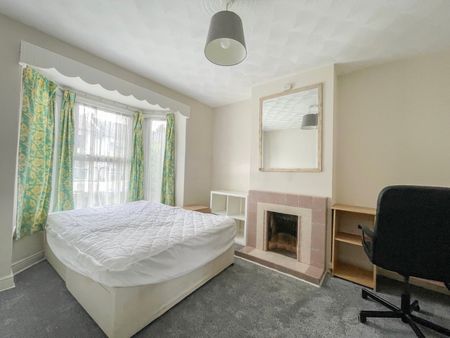 4 bedroom terraced house to rent - Photo 3