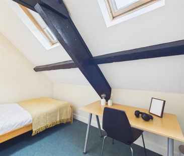 4 bedroom flat to rent - Photo 2