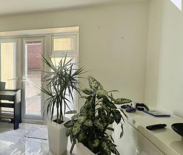 4 bedroom semi-detached house to rent - Photo 1