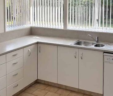 KNIGHTSBRIDGE - 3 BEDROOMS - Photo 2